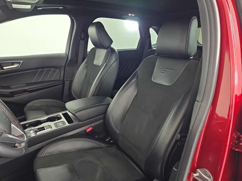 Ford Edge Vehicle Full-screen Gallery Image 31