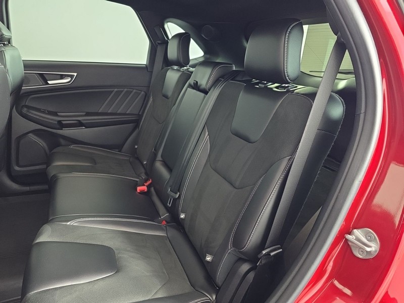 Ford Edge Vehicle Full-screen Gallery Image 34