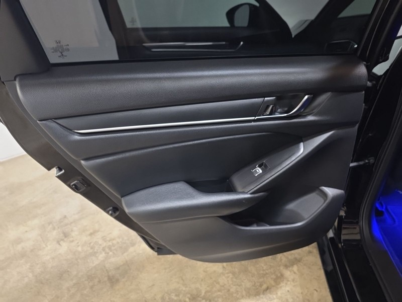 Honda Accord Sedan Vehicle Image 26