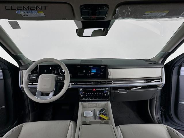 Hyundai Santa Fe Hybrid Vehicle Full-screen Gallery Image 11