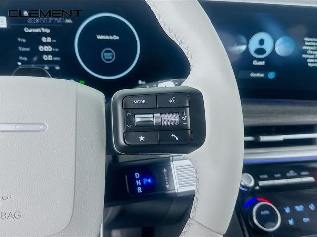 Hyundai Santa Fe Hybrid Vehicle Full-screen Gallery Image 15