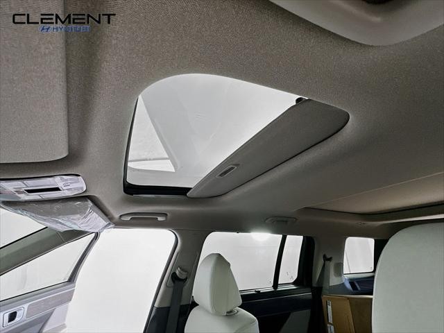 Hyundai Santa Fe Hybrid Vehicle Full-screen Gallery Image 22