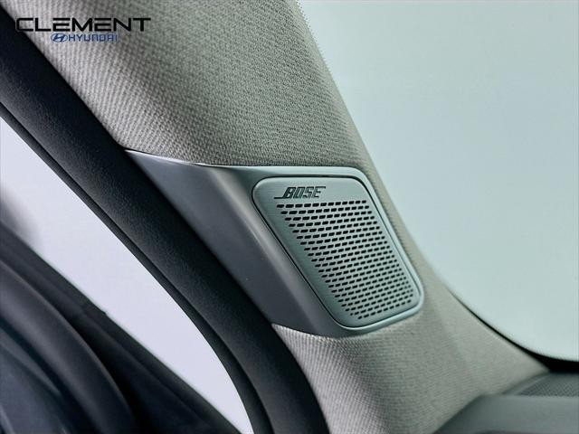 Hyundai Santa Fe Hybrid Vehicle Full-screen Gallery Image 23