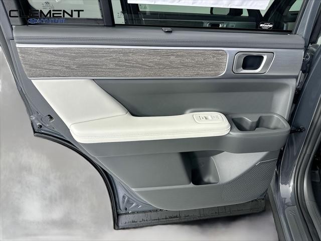 Hyundai Santa Fe Hybrid Vehicle Full-screen Gallery Image 28