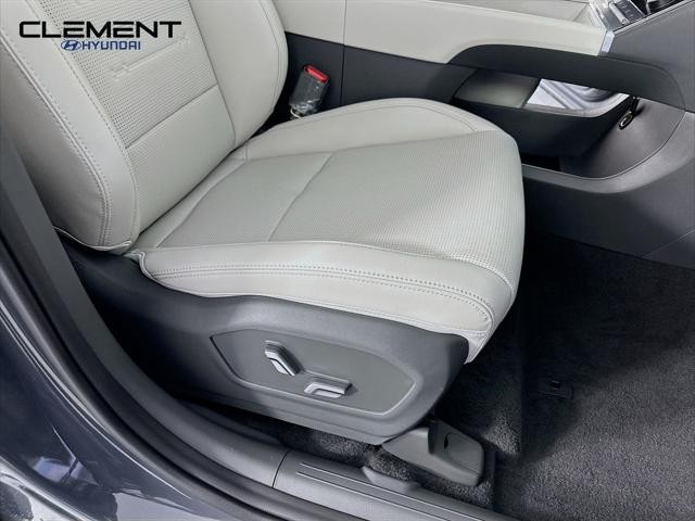 Hyundai Santa Fe Hybrid Vehicle Full-screen Gallery Image 30