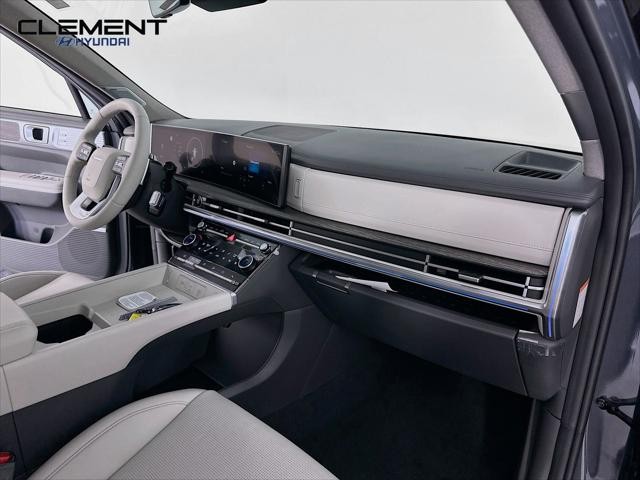 Hyundai Santa Fe Hybrid Vehicle Full-screen Gallery Image 31