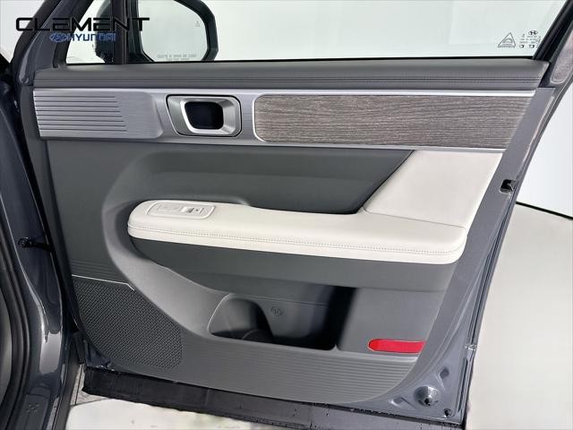 Hyundai Santa Fe Hybrid Vehicle Full-screen Gallery Image 32