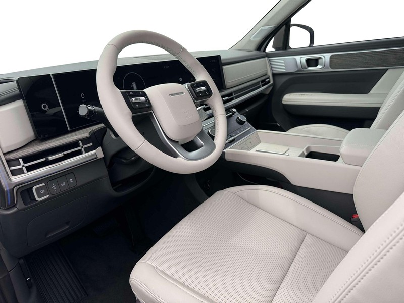 Hyundai Santa Fe Hybrid Vehicle Full-screen Gallery Image 14