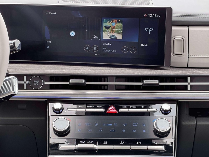 Hyundai Santa Fe Hybrid Vehicle Full-screen Gallery Image 18