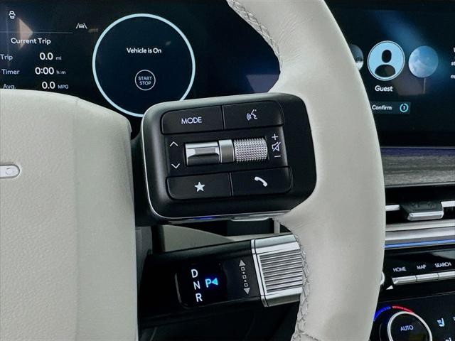 Hyundai Santa Fe Hybrid Vehicle Full-screen Gallery Image 15