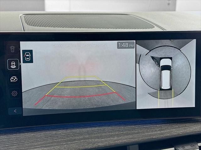 Hyundai Santa Fe Hybrid Vehicle Full-screen Gallery Image 18