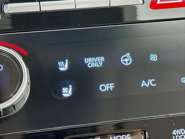 Hyundai Santa Fe Hybrid Vehicle Full-screen Gallery Image 20