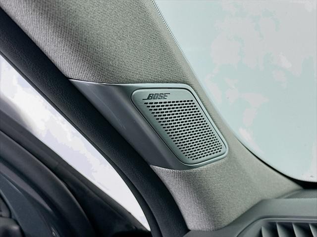 Hyundai Santa Fe Hybrid Vehicle Full-screen Gallery Image 23