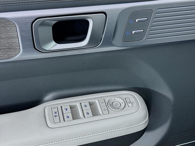 Hyundai Santa Fe Hybrid Vehicle Full-screen Gallery Image 24