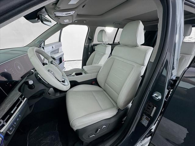 Hyundai Santa Fe Hybrid Vehicle Full-screen Gallery Image 27