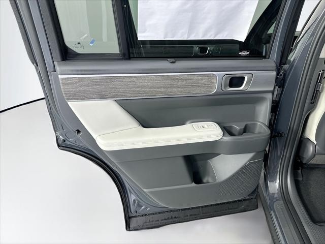 Hyundai Santa Fe Hybrid Vehicle Full-screen Gallery Image 28