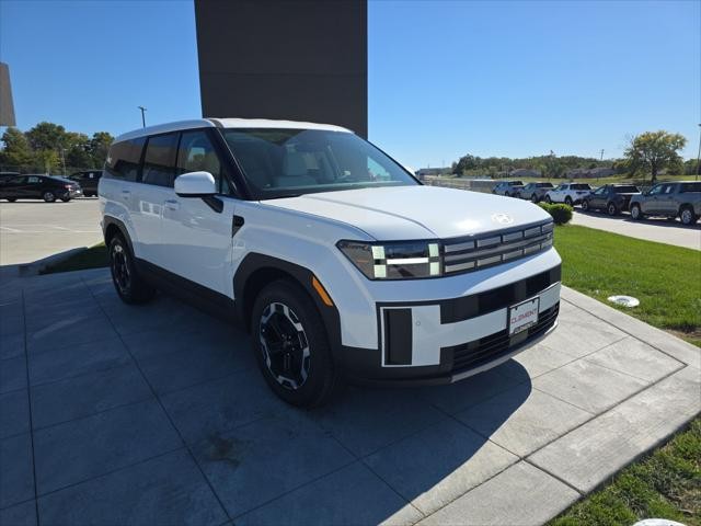 Hyundai Santa Fe Vehicle Full-screen Gallery Image 3