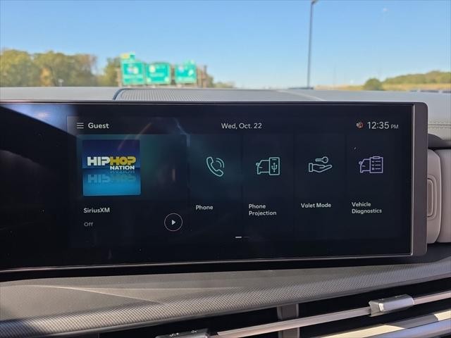 Hyundai Santa Fe Vehicle Full-screen Gallery Image 17