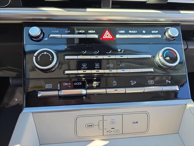 Hyundai Santa Fe Vehicle Full-screen Gallery Image 20