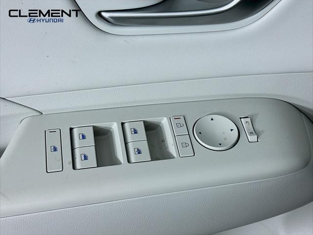 Hyundai Kona Vehicle Full-screen Gallery Image 24