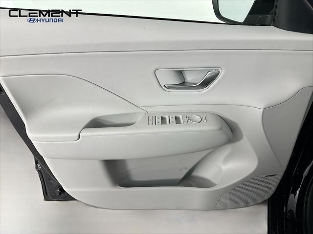 Hyundai Kona Vehicle Full-screen Gallery Image 25