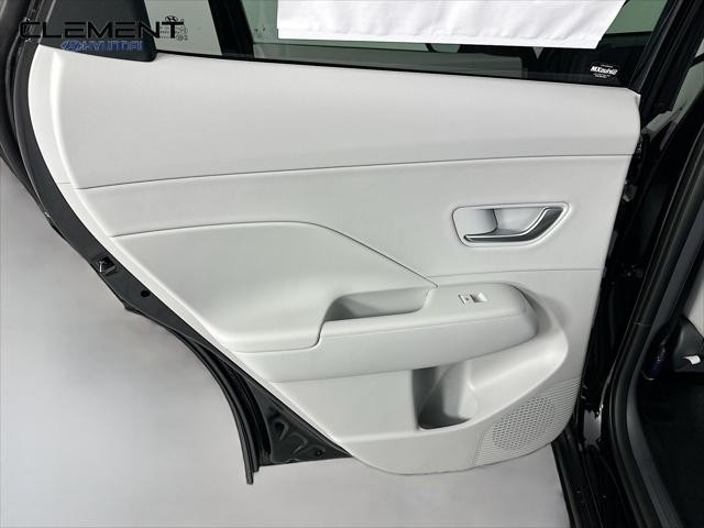 Hyundai Kona Vehicle Full-screen Gallery Image 28