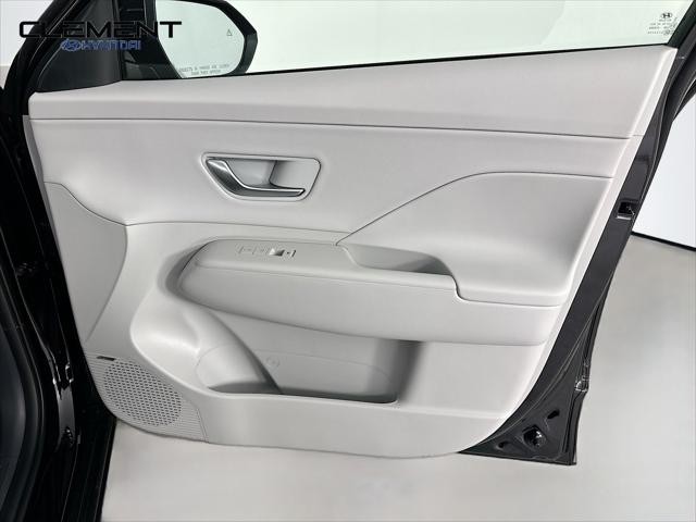 Hyundai Kona Vehicle Full-screen Gallery Image 32