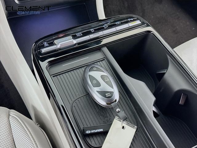 Hyundai Tucson Vehicle Full-screen Gallery Image 21