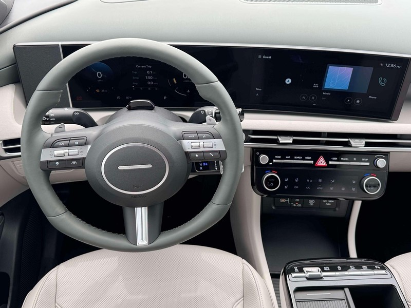 Hyundai Tucson Vehicle Full-screen Gallery Image 17