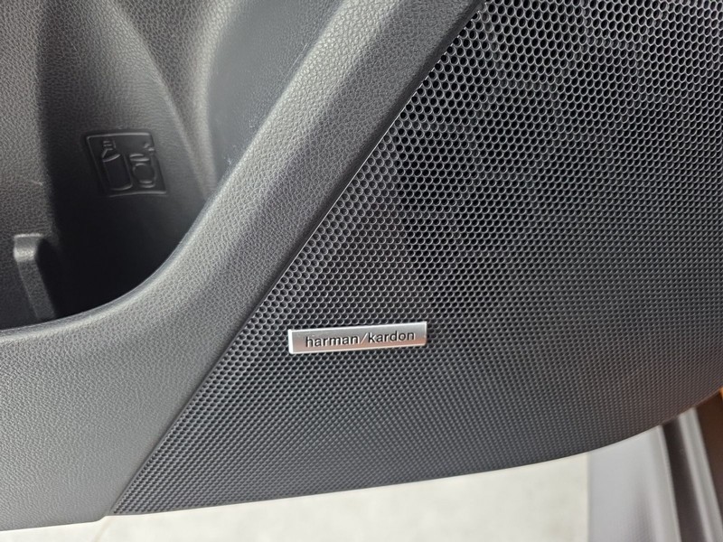 Subaru WRX Vehicle Full-screen Gallery Image 26