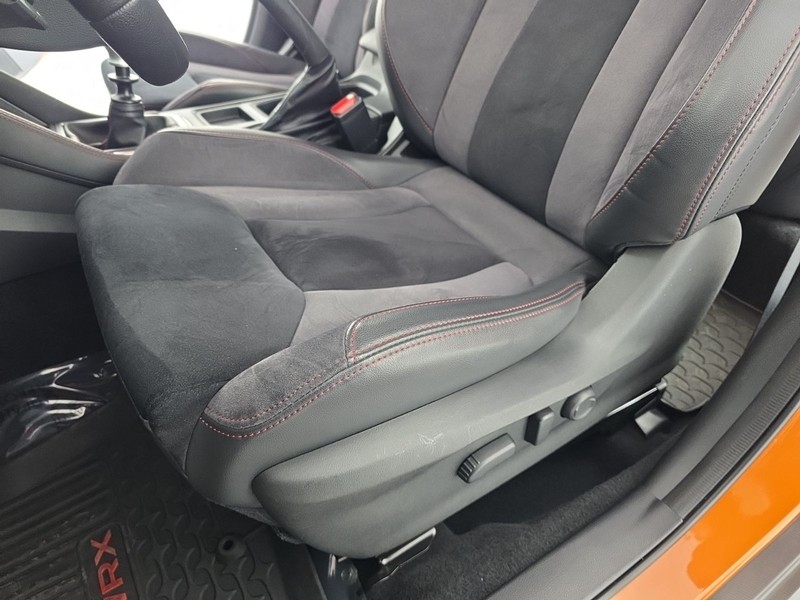 Subaru WRX Vehicle Full-screen Gallery Image 28