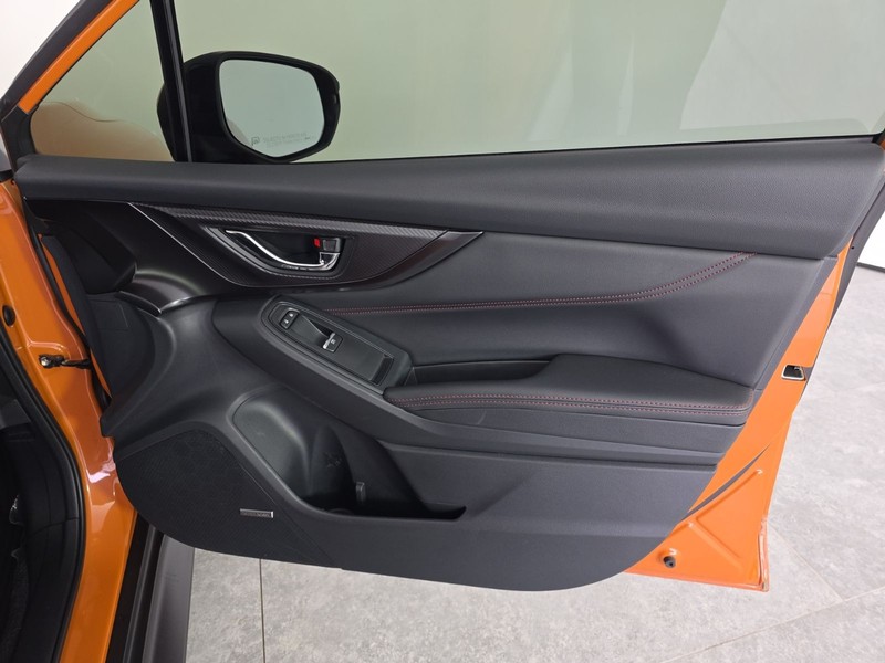 Subaru WRX Vehicle Full-screen Gallery Image 36