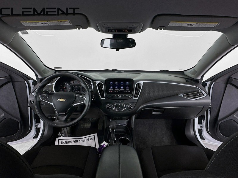 Chevrolet Malibu Vehicle Full-screen Gallery Image 11