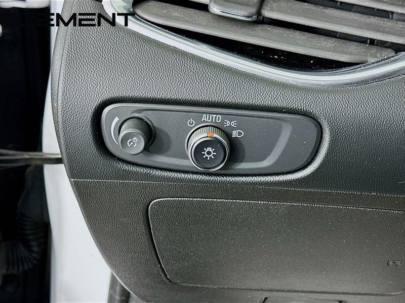 Chevrolet Malibu Vehicle Full-screen Gallery Image 12