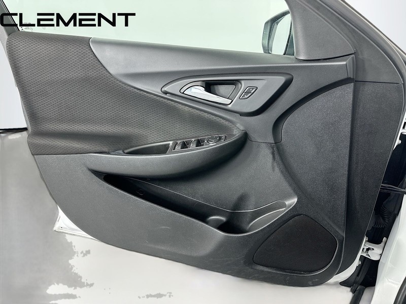 Chevrolet Malibu Vehicle Full-screen Gallery Image 26