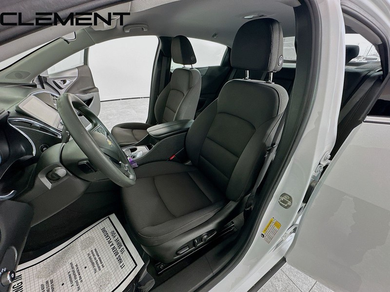 Chevrolet Malibu Vehicle Full-screen Gallery Image 28