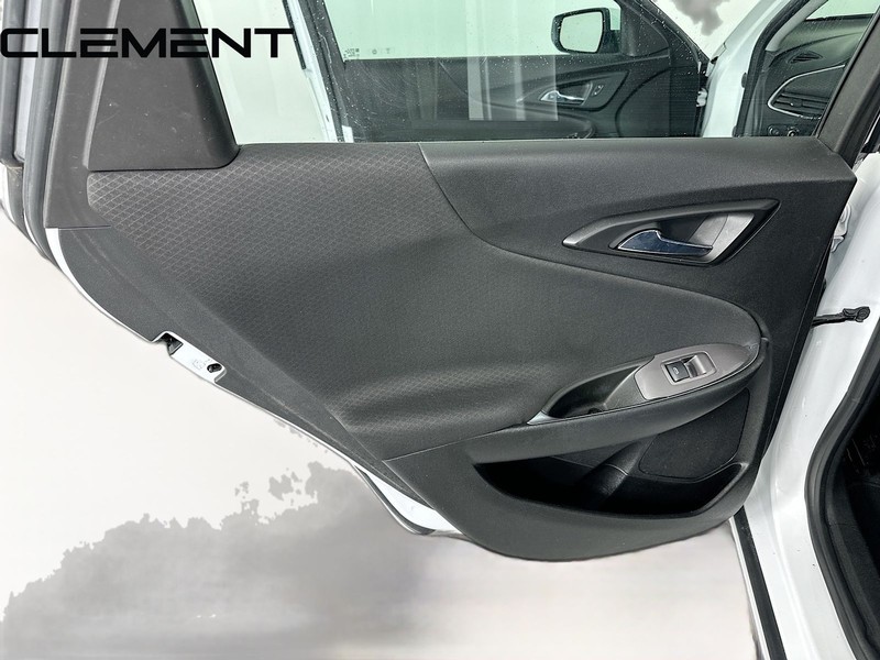 Chevrolet Malibu Vehicle Full-screen Gallery Image 29