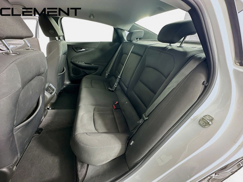 Chevrolet Malibu Vehicle Full-screen Gallery Image 31