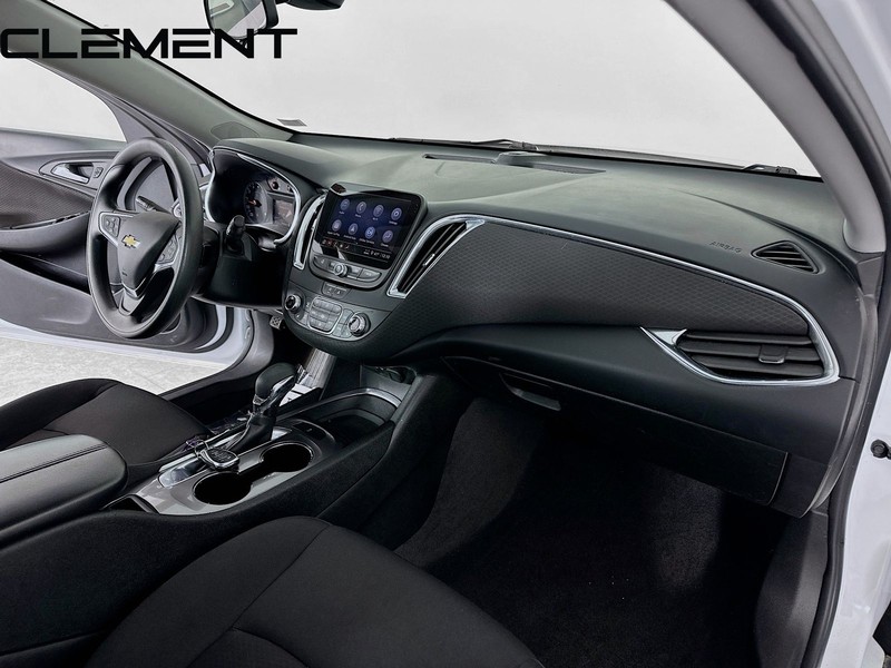 Chevrolet Malibu Vehicle Full-screen Gallery Image 33