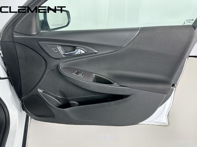 Chevrolet Malibu Vehicle Full-screen Gallery Image 34