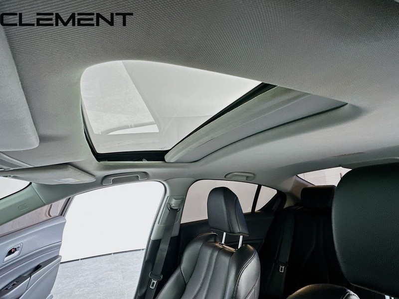 Acura ILX Vehicle Full-screen Gallery Image 24