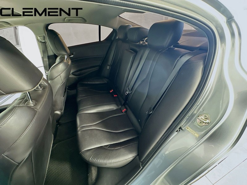 Acura ILX Vehicle Full-screen Gallery Image 32