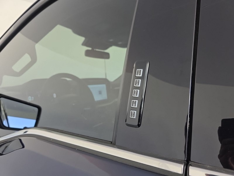 Ford F-150 Vehicle Image 09