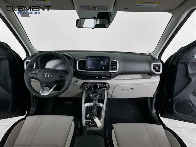 Hyundai Venue Vehicle Full-screen Gallery Image 11