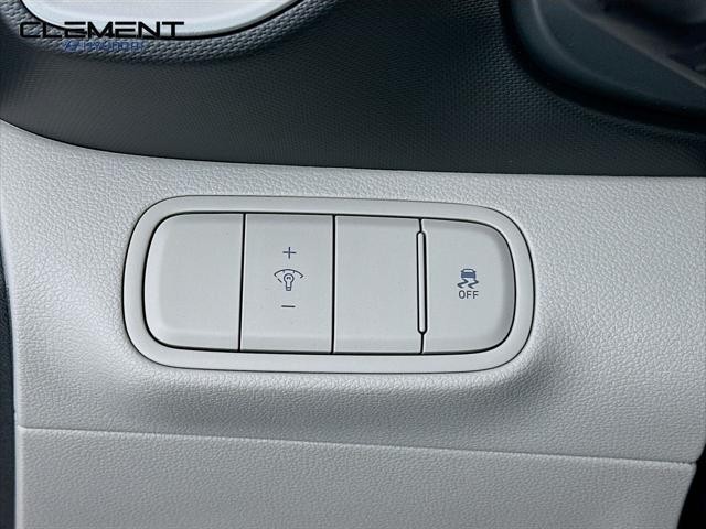 Hyundai Venue Vehicle Full-screen Gallery Image 12