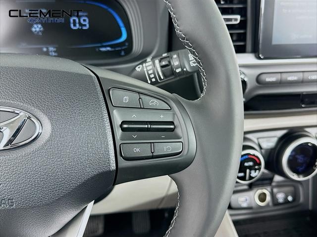 Hyundai Venue Vehicle Full-screen Gallery Image 15