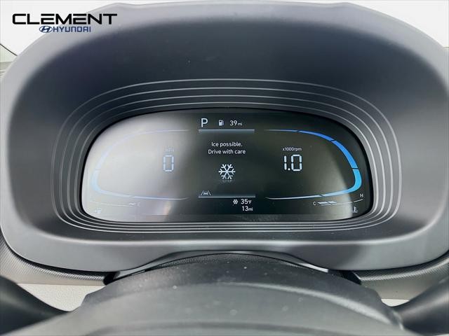 Hyundai Venue Vehicle Full-screen Gallery Image 16