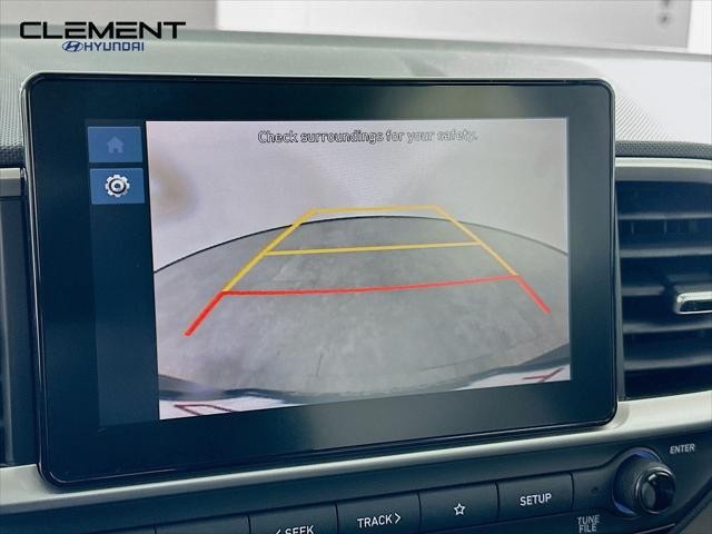 Hyundai Venue Vehicle Full-screen Gallery Image 18
