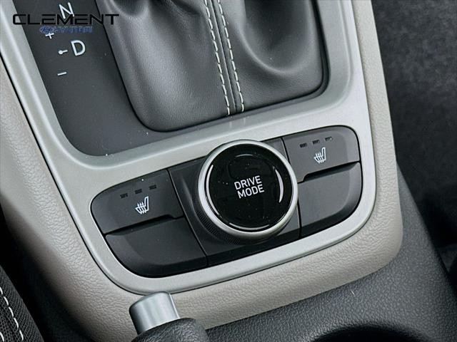 Hyundai Venue Vehicle Full-screen Gallery Image 20