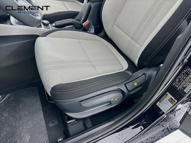 Hyundai Venue Vehicle Full-screen Gallery Image 25